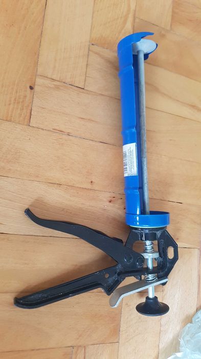 pistolet do silikonu