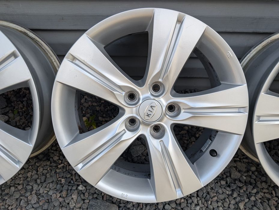 Комплект оригінальних титанових дисків Kia 5/114.3 R17 5*114.3 17 ET35