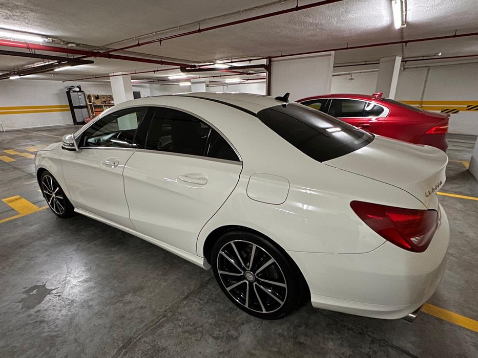 Mercedes CLA 220 CDI 7G-TRONIC (imaculado com revisões Mercedes)