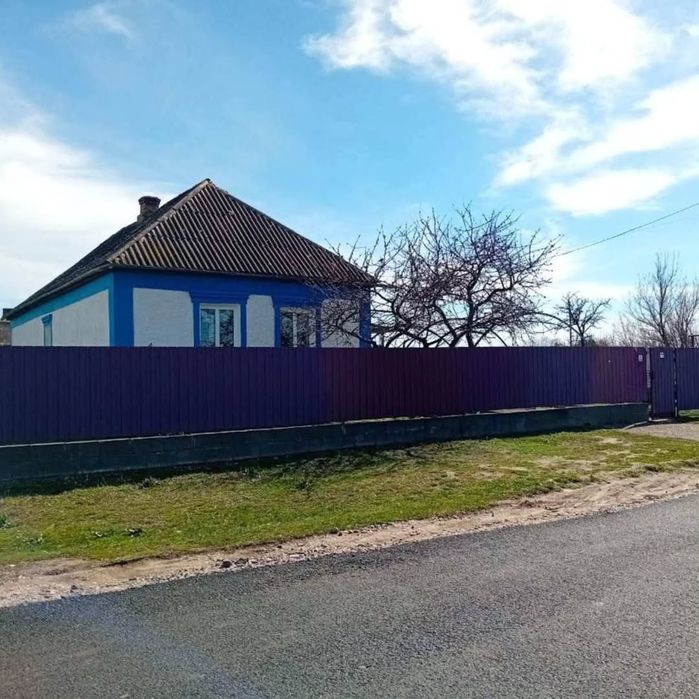 Будинок з великою приватизованою ділянкою