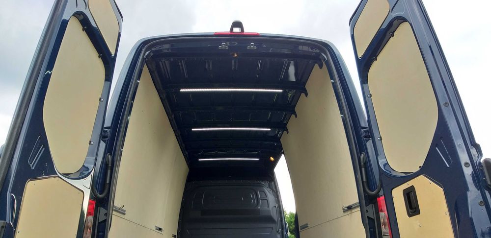 Zabudowa busa Mercedes Sprinter L3H2 paka w sklejce