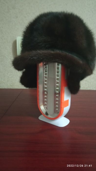 Жіночий норковий кашкет