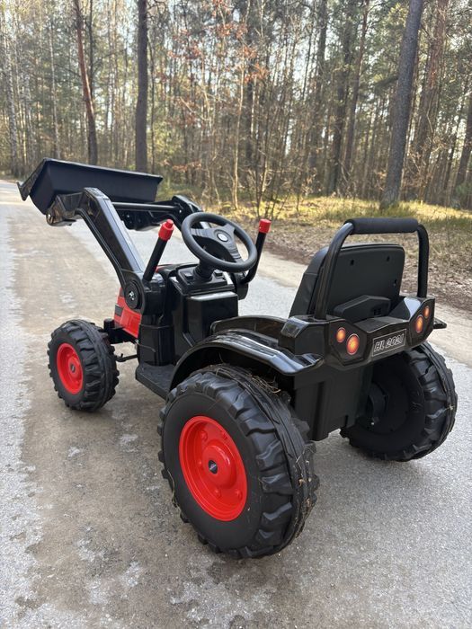 Traktor na akumulator elektryczna koparka