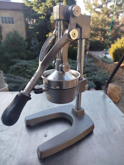 Продам пресс для цитрусовых