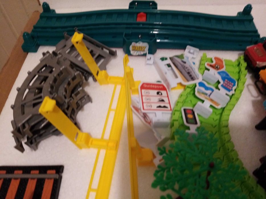 tor samochodowy i kolejka w jednym, pojazdy, oryginalny karton