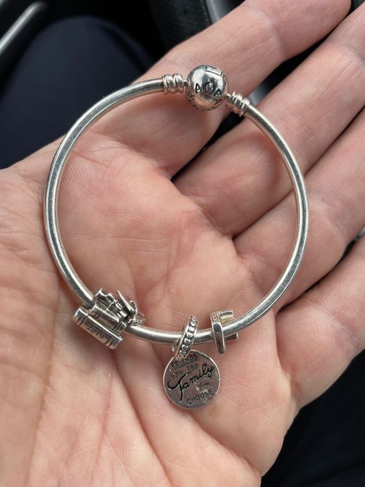 Pulseira PANDORA com três contas