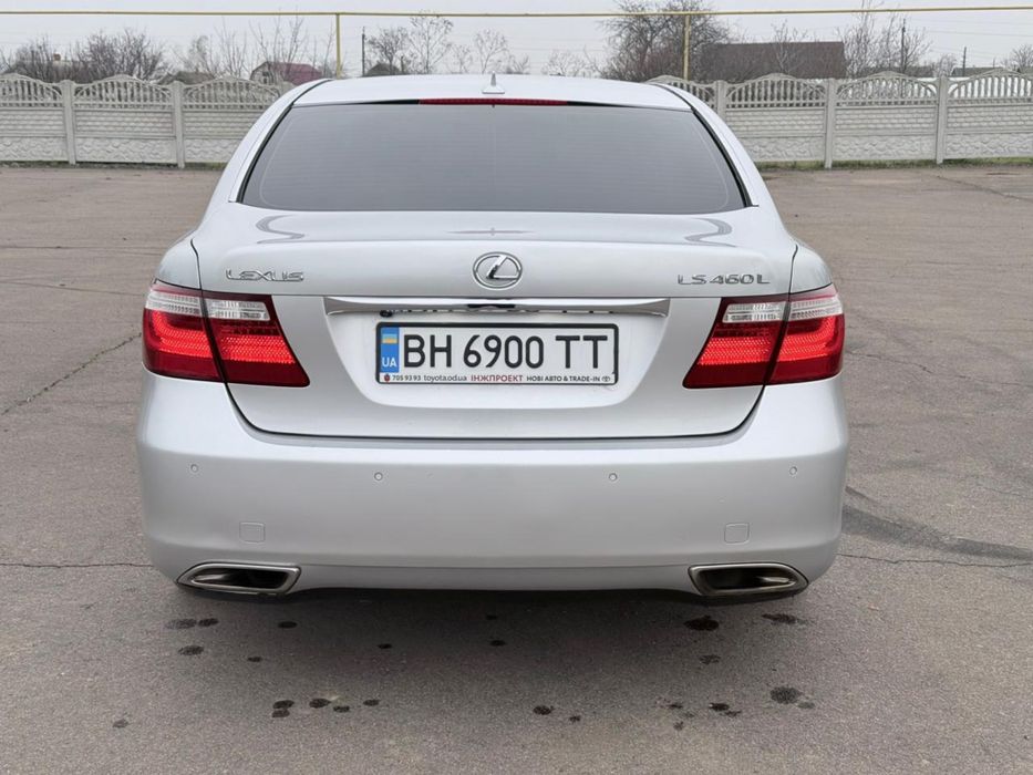 Lexus LS-460 Ottoman