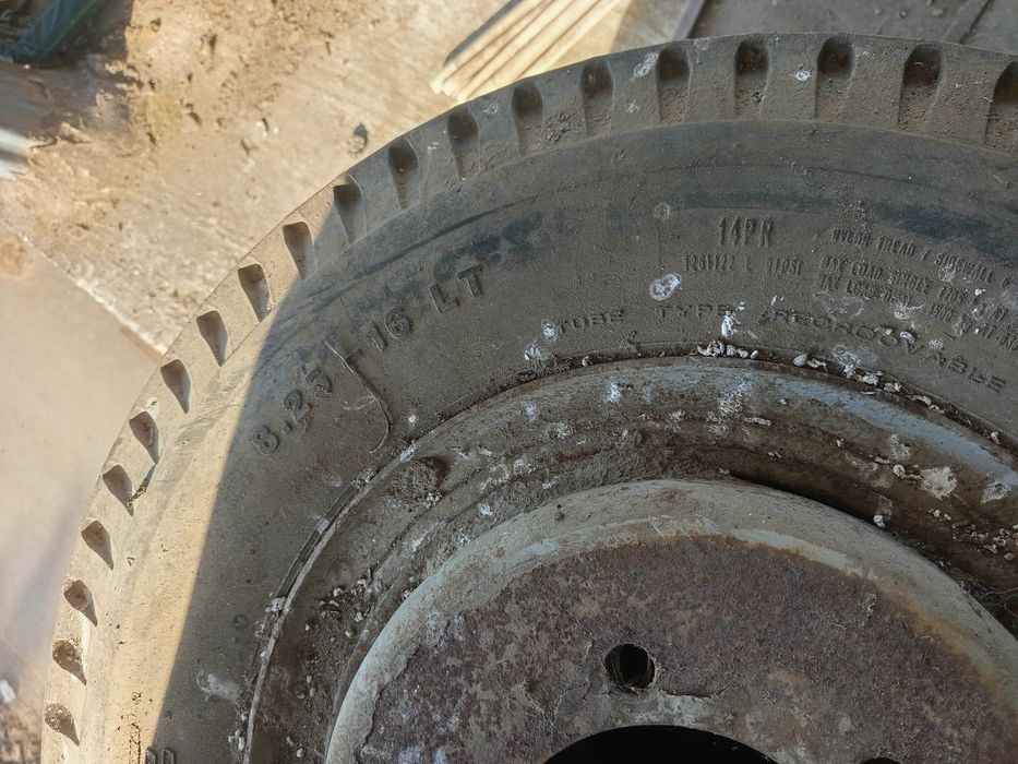 Vendo 4 pneus para reboque r16