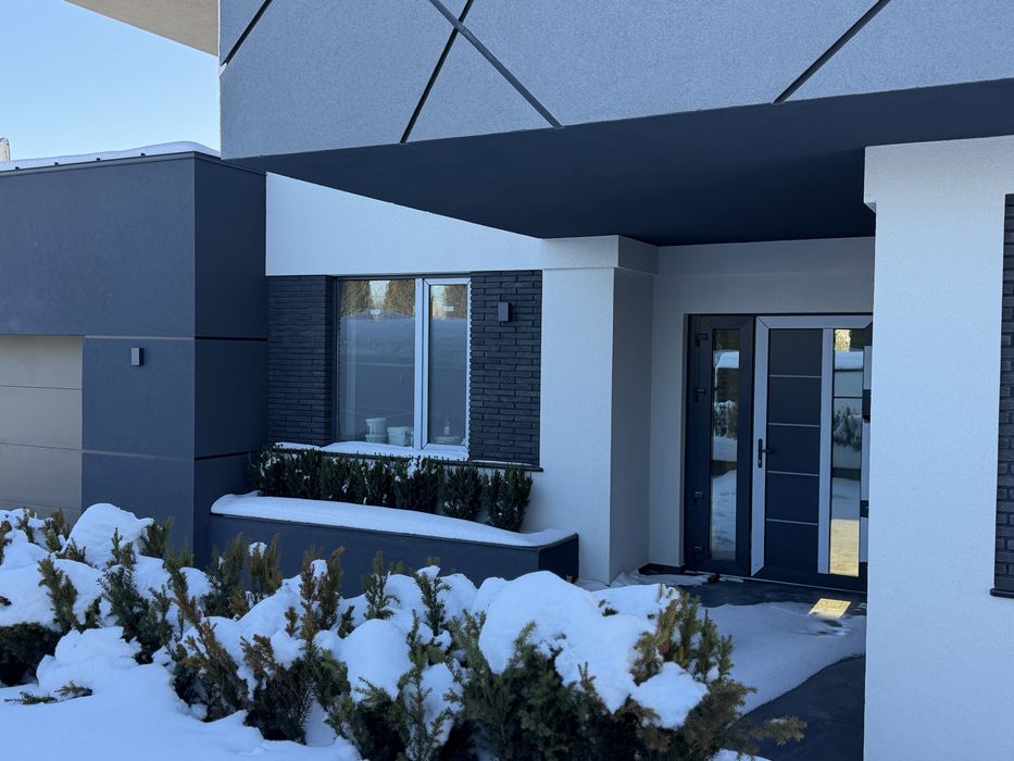 Просторий  елітний  будинок  і  крутий  проект!