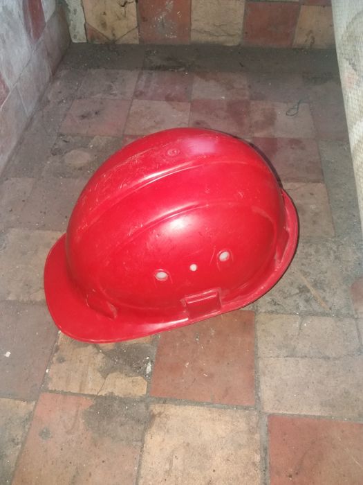 Строітельная каска новая.