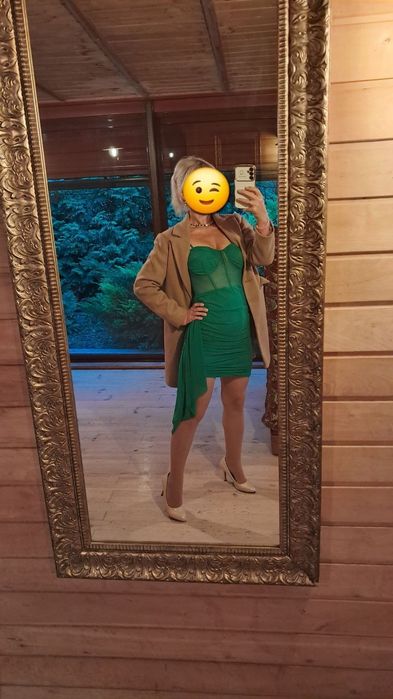 Вечірня сукня зелена шлейф драпіювання