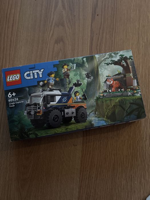 LEGO DŻUNGLA 60426 Terenówka Ciężarówka - Klocki na prezent dla chłopca 6+