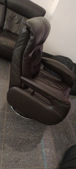 Продам  крісло реклайнер в офіс приймальню розкладне поворотне шкіряне