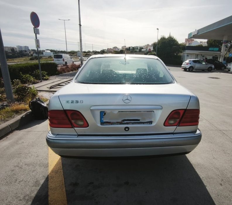 Mercedes Benz E230