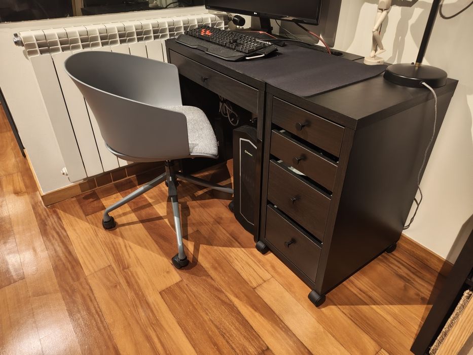 Conjunto secretária IKEA + bloco gavetas IKEA e cadeira