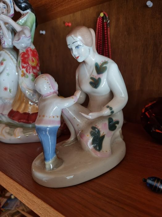 Фарфороввя статуэтка"Первые шаги"ЗКХ