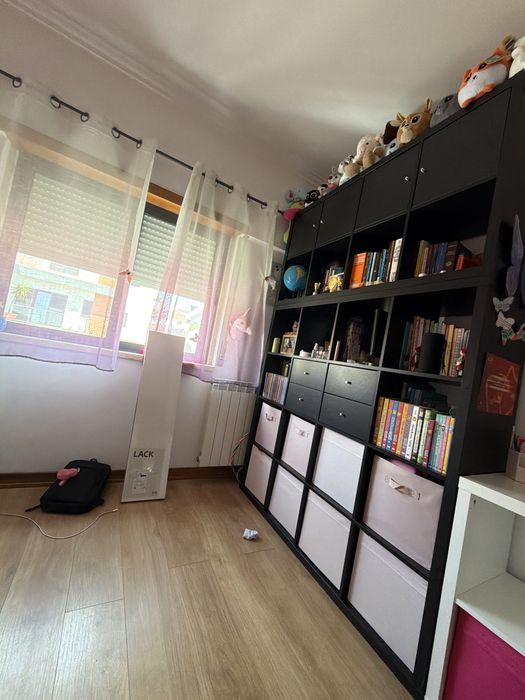 Conjunto 2 Estantes IKEA KALLAX Preto-Castanho + 4 Portas e 2 Blocos de Gavetas