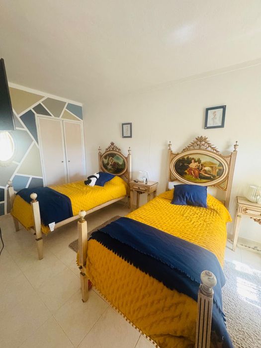 Vendo 3 camas+colchao e mesas cabeceira