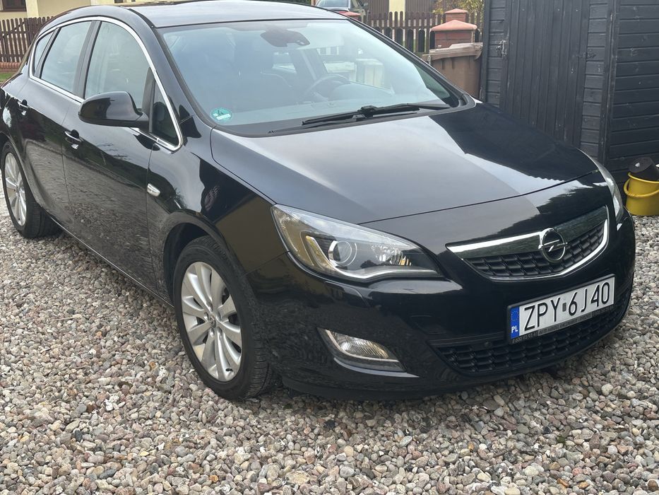 Opel Astra J 2011