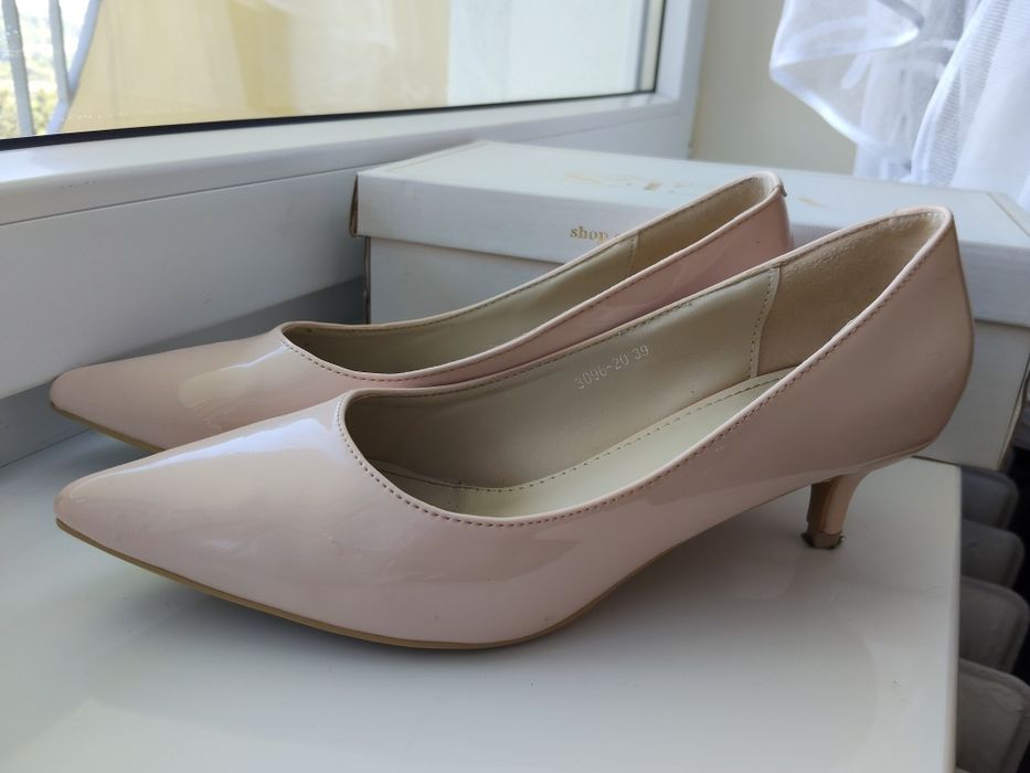 Buty pantofle czółenka 39 nude Vices
