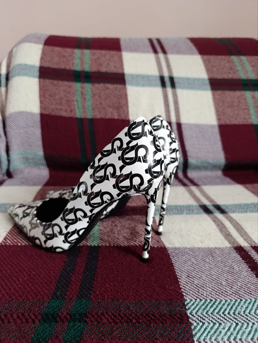 Продам туфлі нові