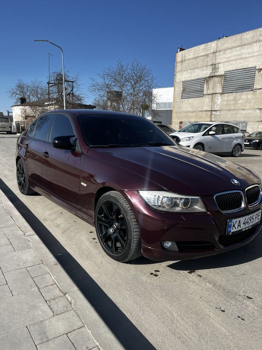 Автомобіль BMW 320i e90 рестайлінг