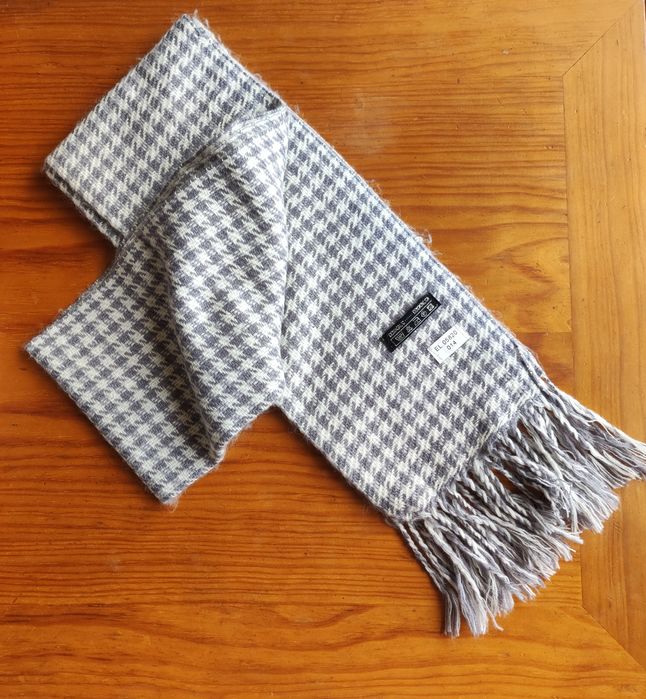 Cachecol padrão xadrez cinzento e branco