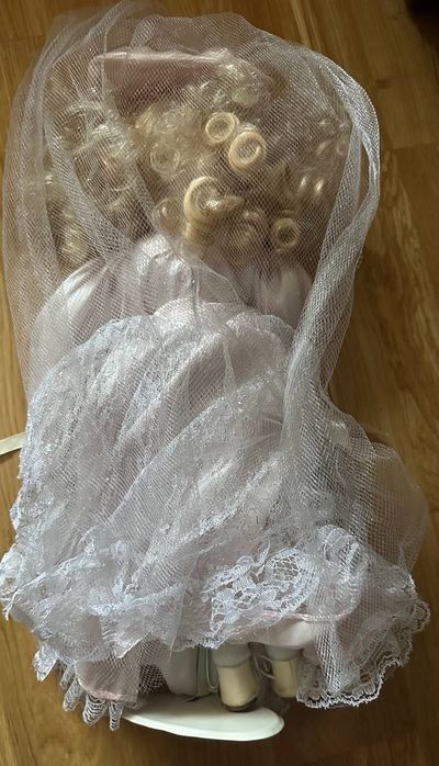 Фарфоровая кукла невеста