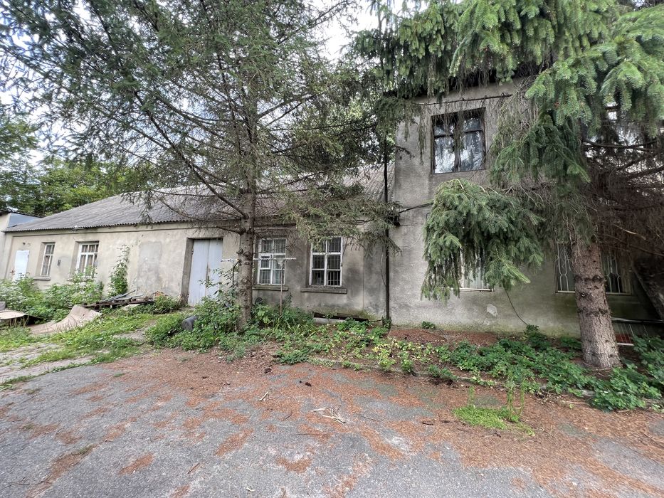 Продам производственные здания с участком