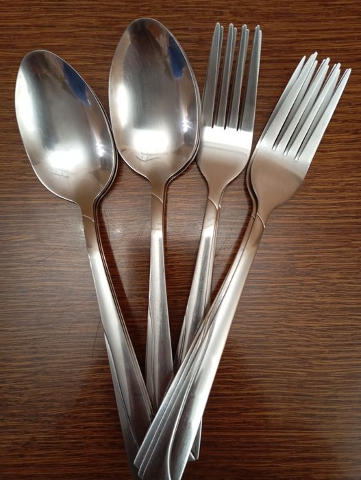 Ложки та вилки.   .