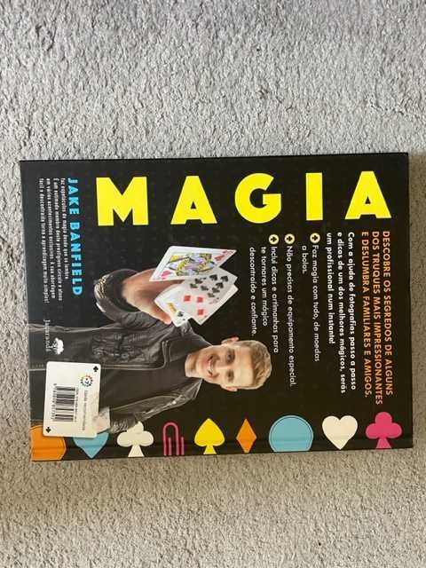 Livro Truques de Magia com moedas. cartas e objectos comuns + 7 anos