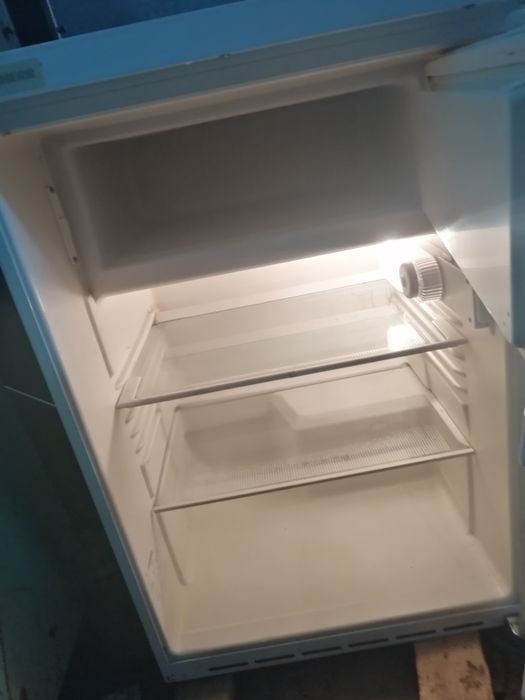 Продам маленький холодильник