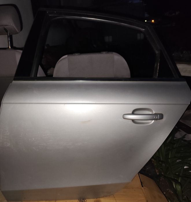 Audi A4 B8 sedan portas cinza prata