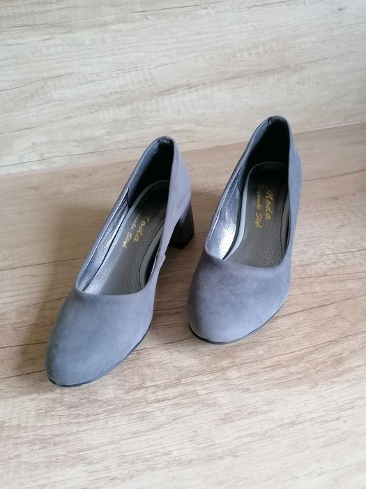Buty damskie czółenka na słupku