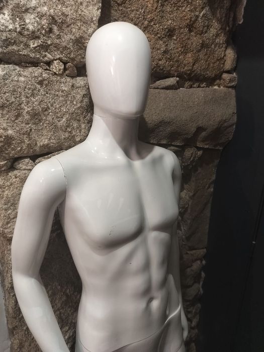Manequim homem corpo inteiro