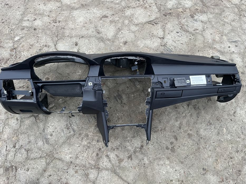 Deska rozdzielcza kokpit bmw e60 e61 head-up cupholdery czarna