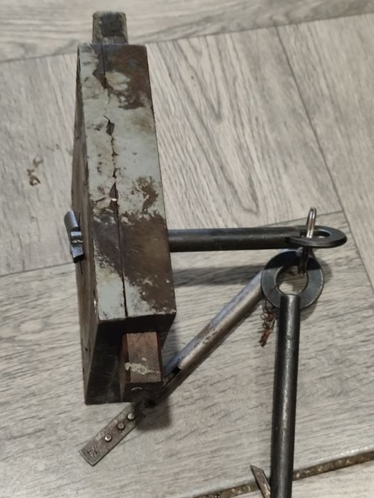 Замок гаражный с секретом 3 ключа