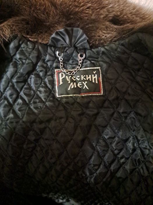 Шуба из нутрии, капюшон и на рукавах опушка из писца.