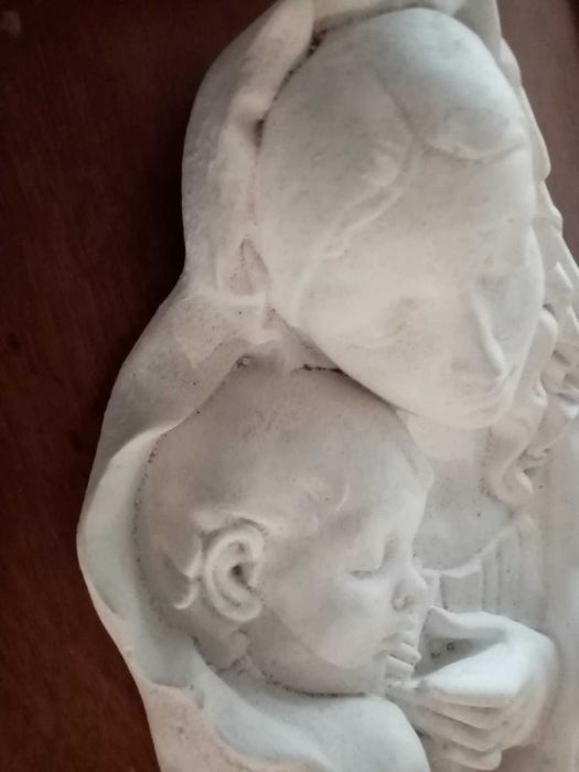 imagem de Nossa Senhora, em gesso, 35 x 26 cm