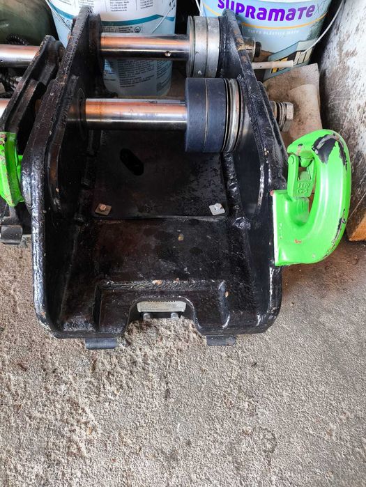 Engate hidráulico para giratória