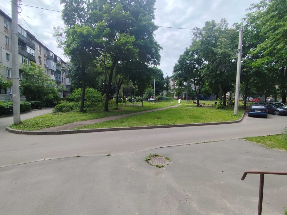 2-кімн. квартира, потребує ремонту, ХТЗ, просп. Олександрівський