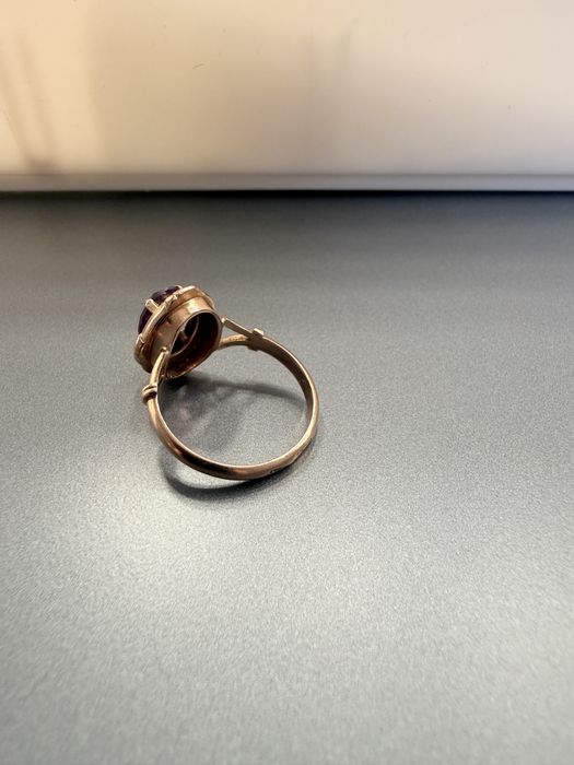 Zloty piersionek z ametystem