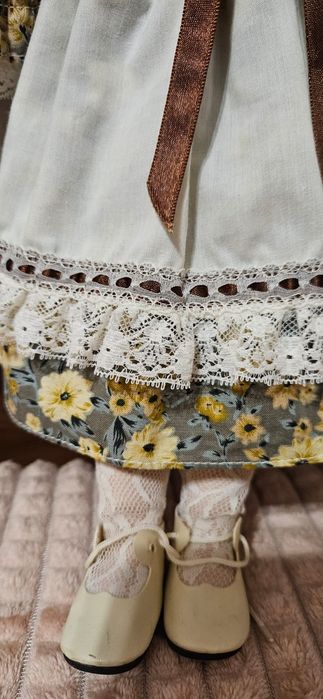 Лялька порцелянова 40см