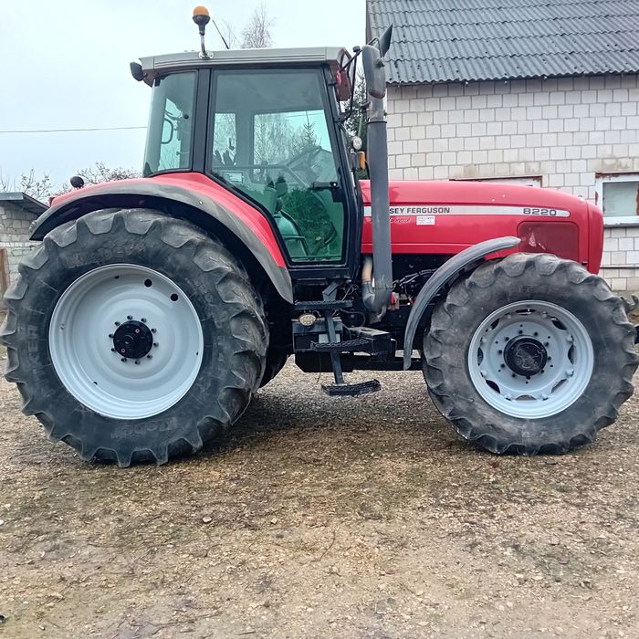 Massey Ferguson 8220  case  john dere
