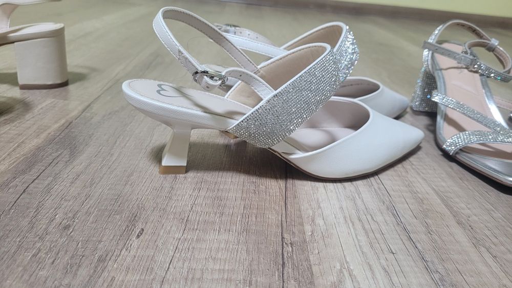 Продам босоніжки Нові!