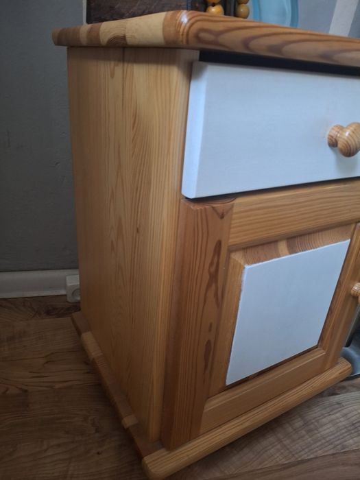 Szafki nocne drewniane