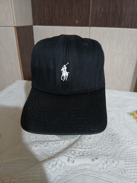 Чорна бейсболка від бренду Polo Ralph.
