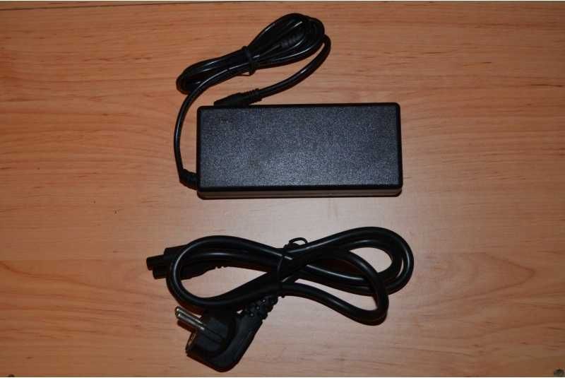 Carregador Toshiba SA30-113 + Cabo