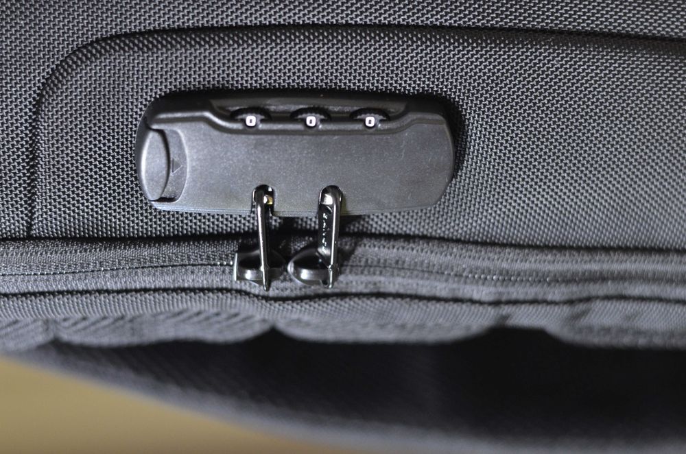 Сумка рюкзак Bange черная нагрудная водонепроницаемая мужская с USB