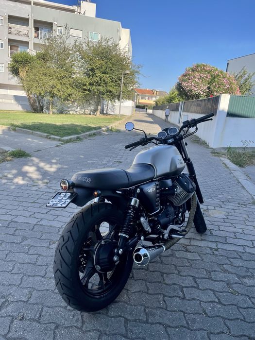 Moto Guzzi V7 Stone